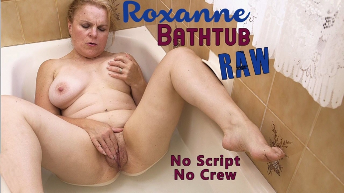 GirlsOutWest Roxanne Bathtub RAW - 5 April 2016 (1080p)