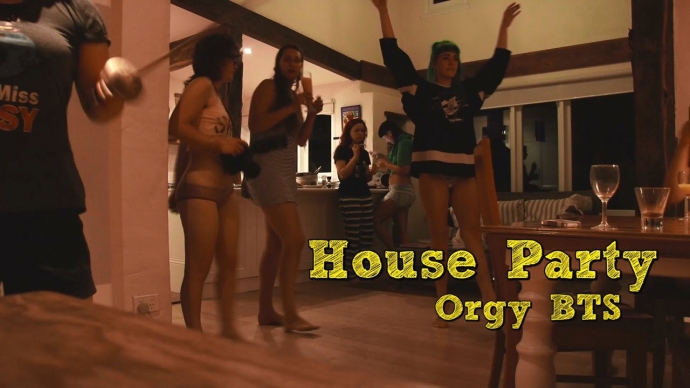 GirlsOutWest Orgy 2014 House Party BTS - 4 January 2014 (1080p)