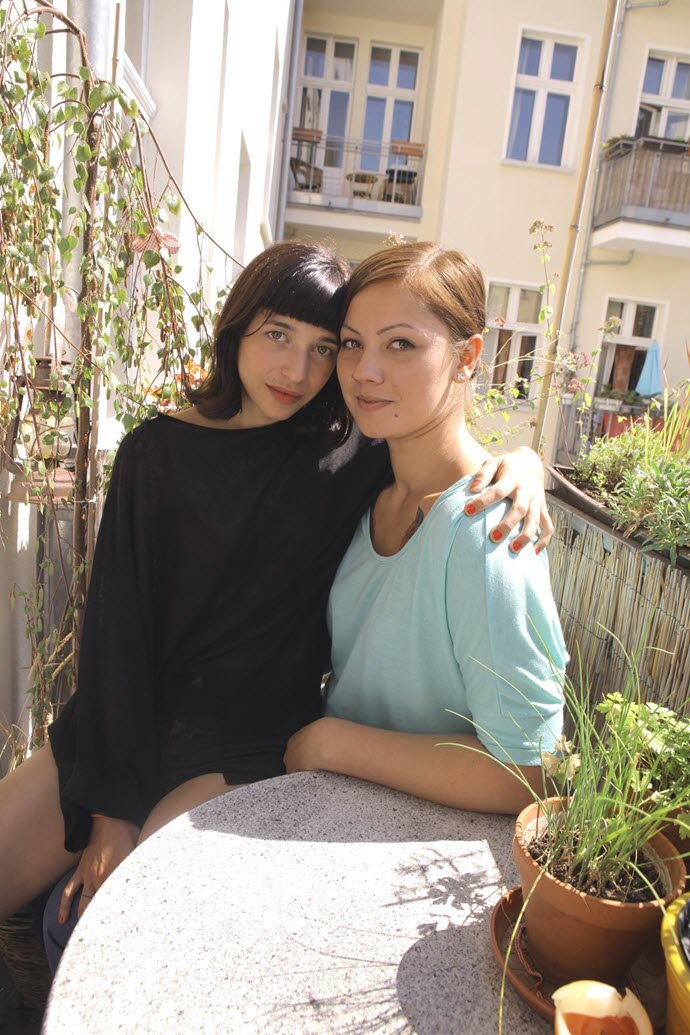 Ersties Paulita and Aurora 26-22 years - Lesbian (1080p/photo)