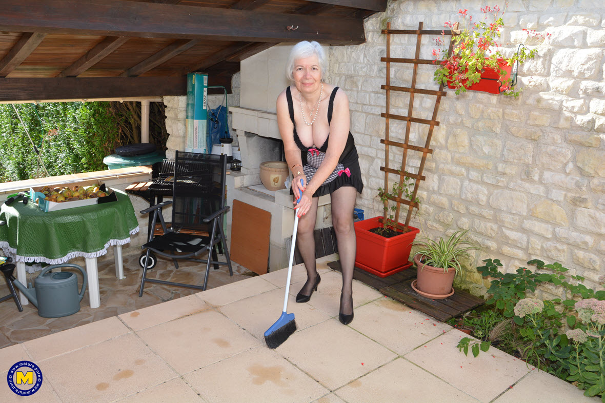 Mature.nl Caroline (EU) (64) - British horny granny playing outside