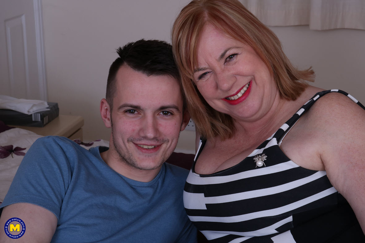 Mature.nl Auntie Trisha (EU) (62) & Sam Bourne (23) - Sexy big tits grandma loves to play with the penis of a young man