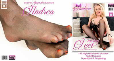 Mature.nl Andrea V. (50) - Footfetish MILF Andrea V. gets really turned on by playing with her feet - 21 May 2023