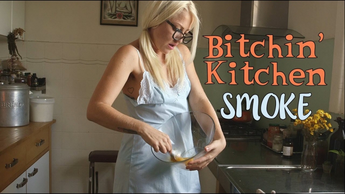 GirlsOutWest Smoke Bitchin Kitchen