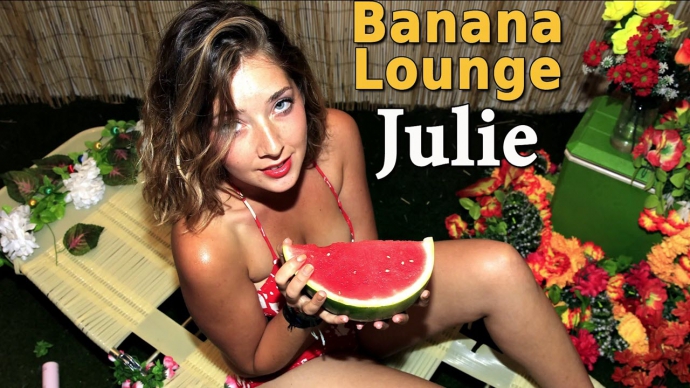 GirlsOutWest Julie Banana Lounge