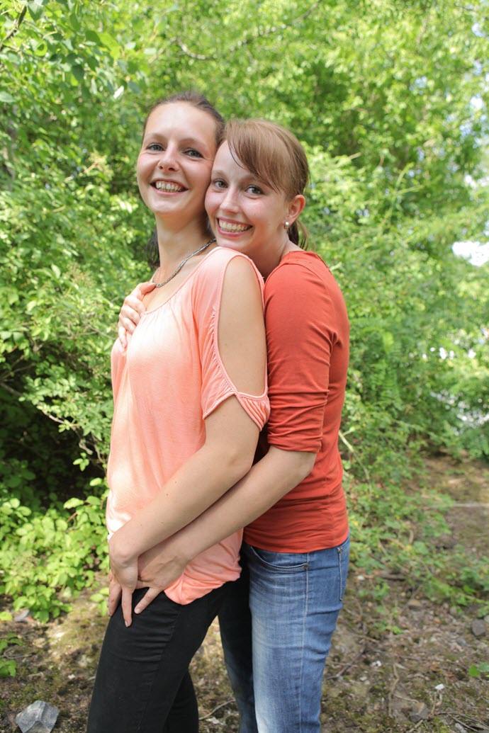 Ersties Isa and Tina 23-24 years - Lesbian (1080p/photo)