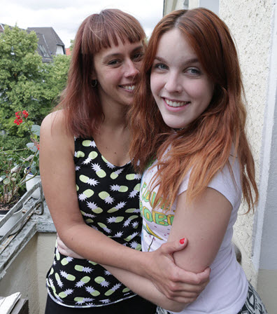 Ersties Wednesday in Berlin 24-28 years - Lesbian (1080p/photo)