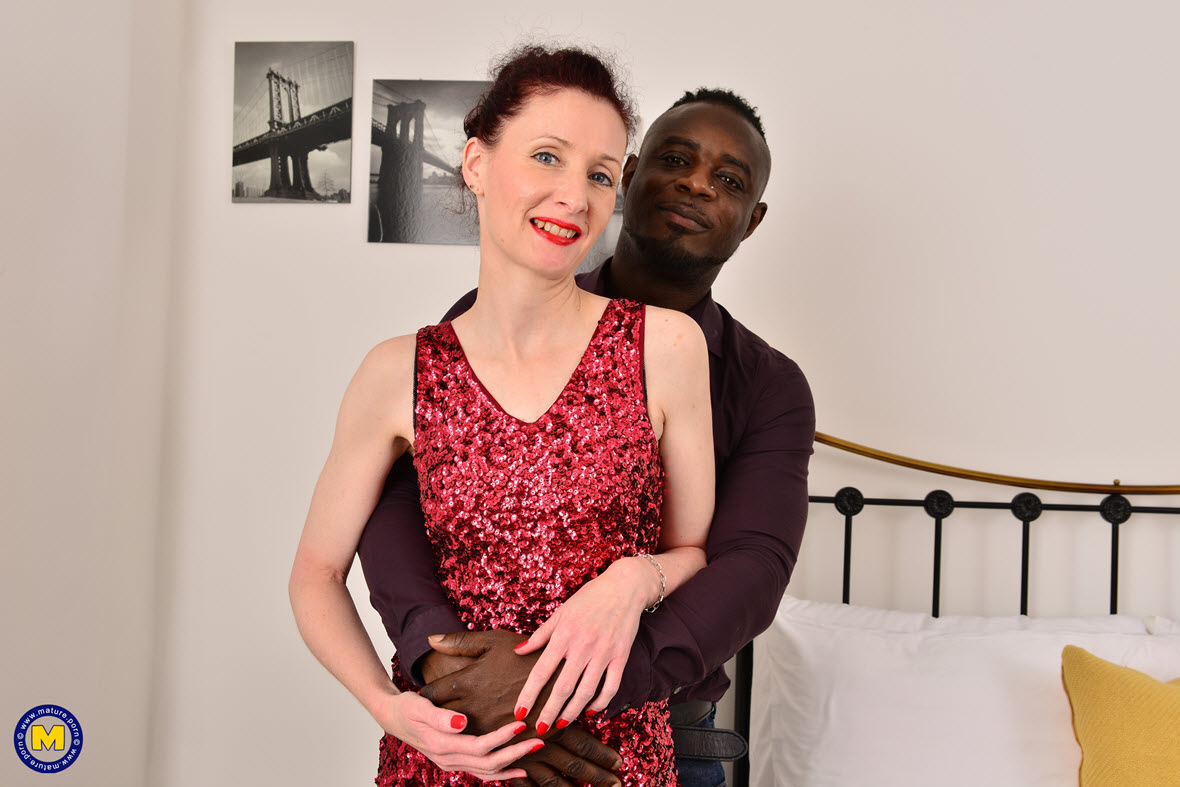Mature.nl Scarlet (EU) (44) - British Scarlet loves her men younger then she is, but when the man is black, she goes all the way and beyond