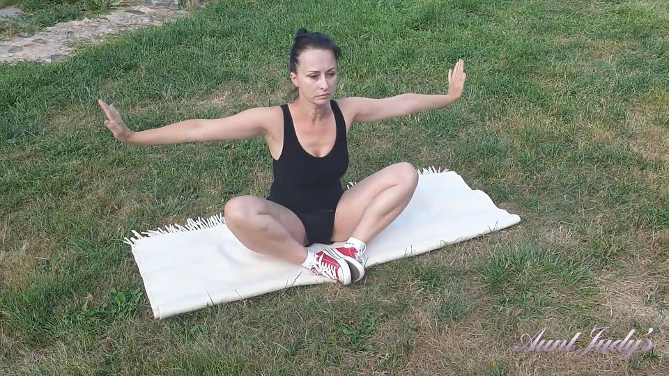AuntJudys Wanilianna - Outdoor Yoga and Masturbation