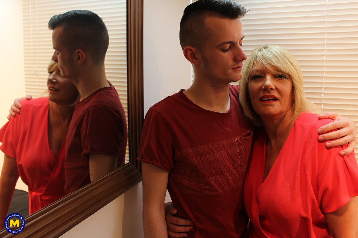 Mature.nl Amy (EU) (53) & Sam Bourne (27) - British housewife giving her toy boy's dick a workout