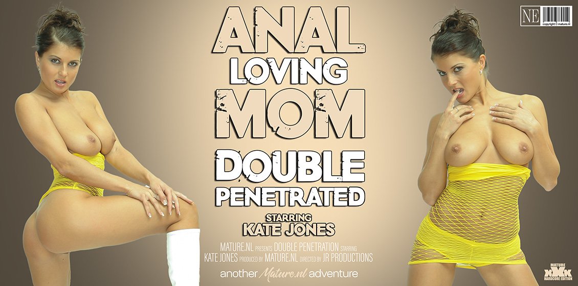 Mature.nl Kate Jones (30) & Mugur (28) - Anal loving mom Kate Jones gets double penetrated in rough threesome