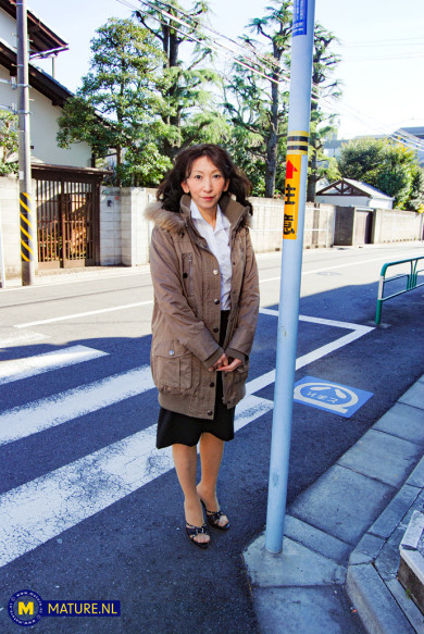 Mature.nl Mako Shinozuka (45) - Skinny Japanese MILF Mako Shinozuka gets creampied after her job interview