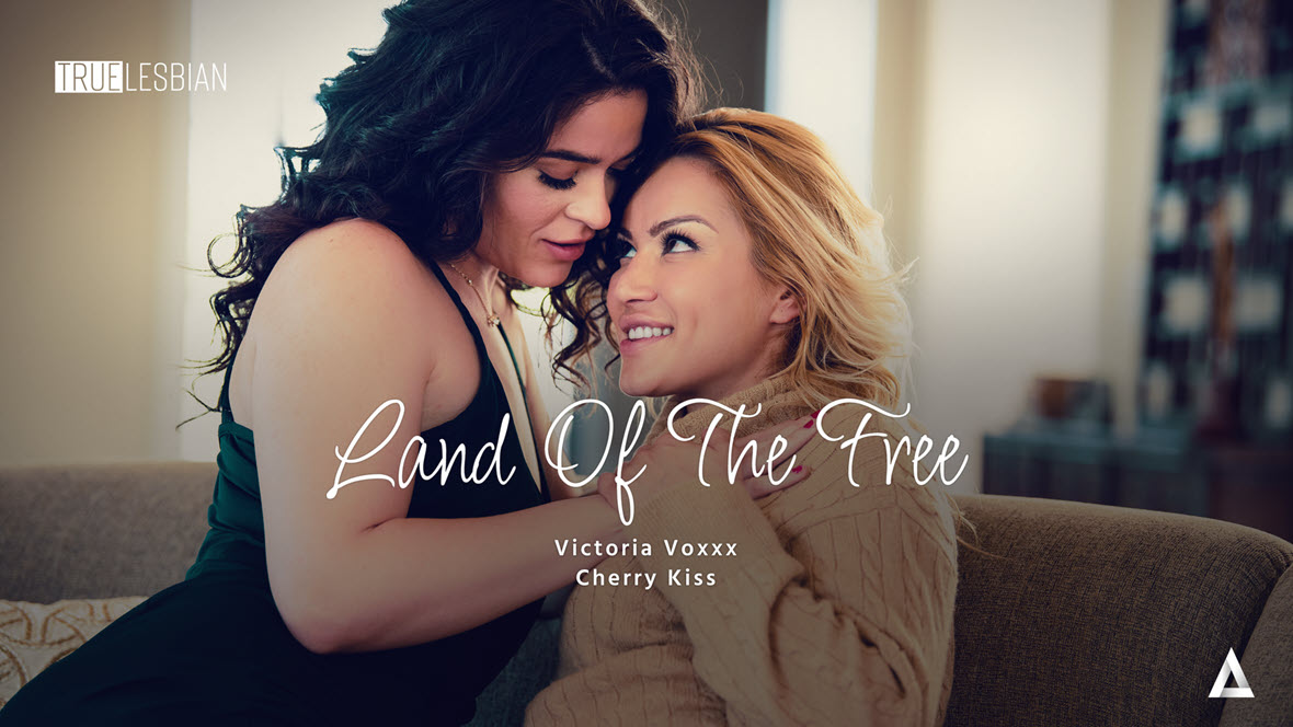 TrueLesbian Victoria Voxxx & Cherry Kiss - Land Of The Free