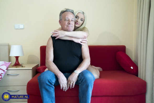Mature.nl Angela Vidal (25) & Harry (69) - Grandpa Harry bangs hot teen Angela Vidal
