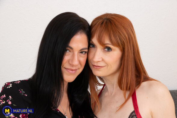 Mature.nl Lily (39) & Rose (35)