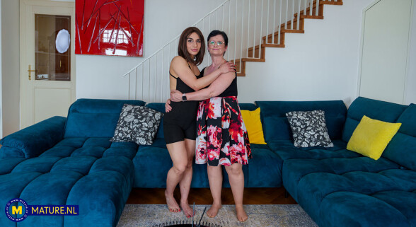 Mature.nl Kristina C. (50) & Lola Danger (20)