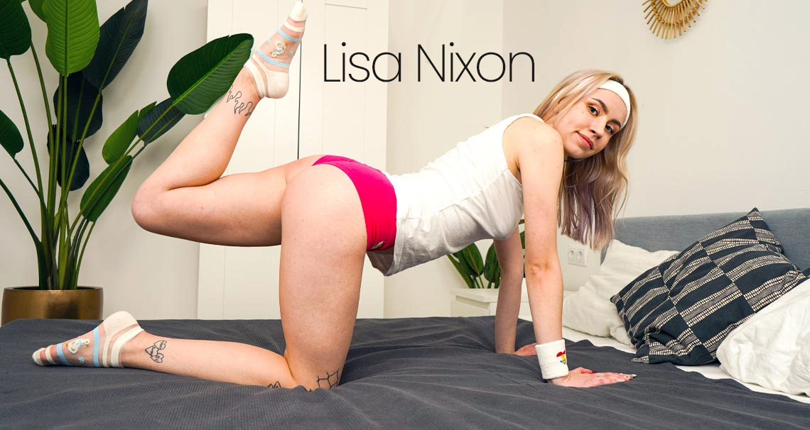 Club SweetHearts Lisa Nixon stretching her pussy