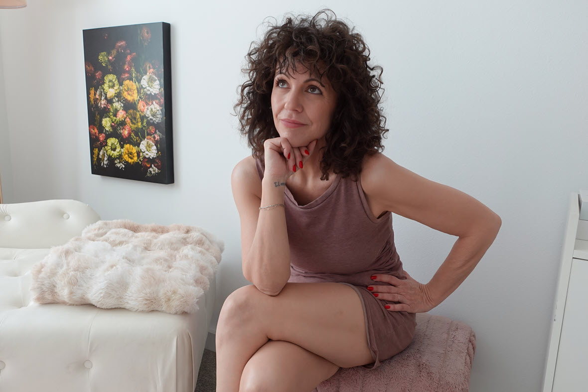 Ersties Savvy and Simone - Panties and Pussy Play