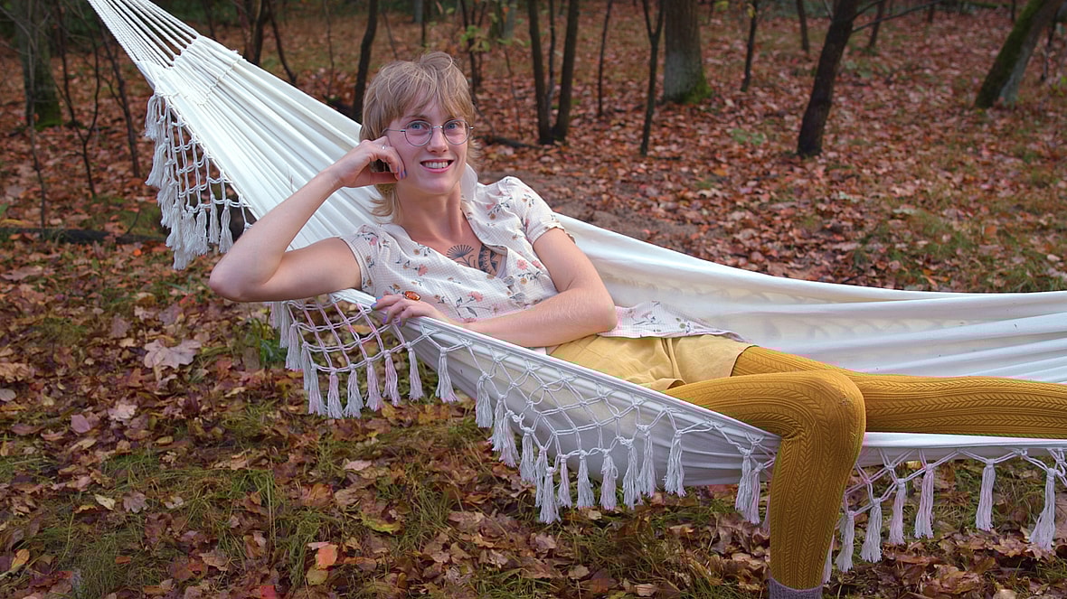 Ersties Lulu R - Playing with Her Food