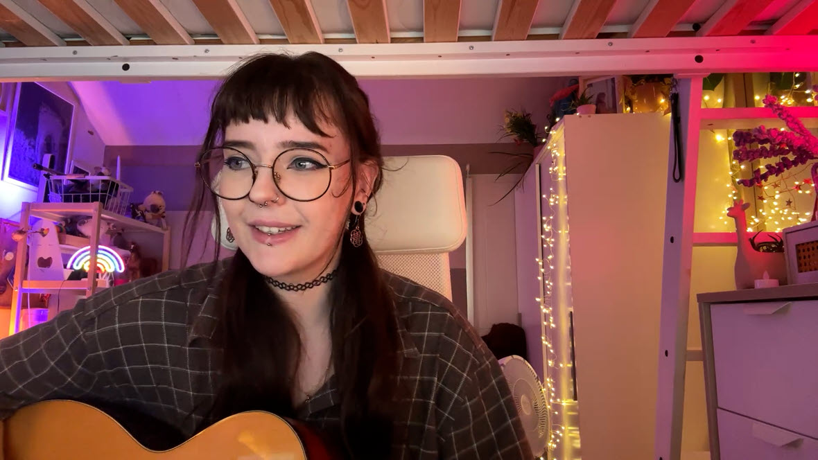 Ersties Feya - Questions, Guitar & Surprises