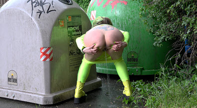 Got2pee Barbara Bieber - Neon In Public