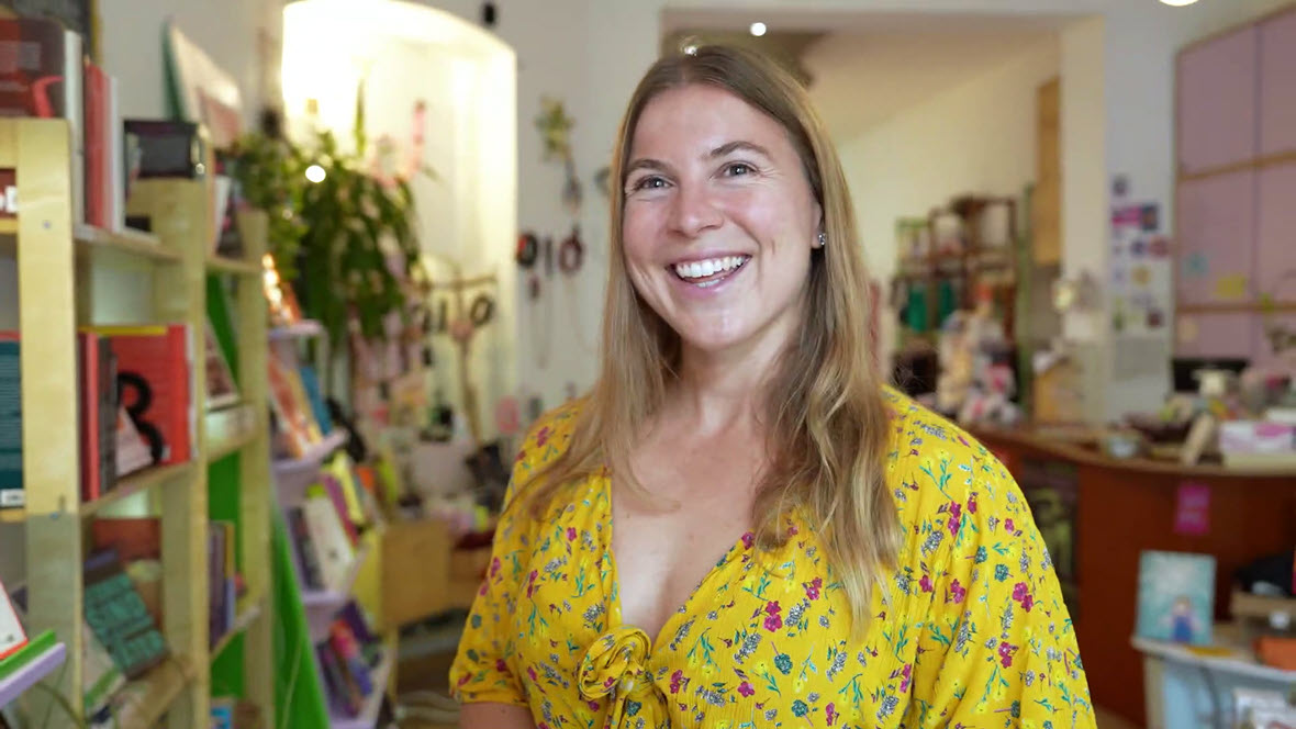 Ersties Sarah R - Glass Vibes and Seduction