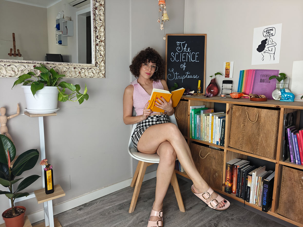 Ersties Nina A - Strip into Christmas