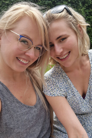 Ersties Lindsey and Anna L - Strum Me Til I Squirt