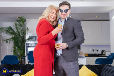 Mature.nl Cassandra UK (EU) (61) & The Irish Bull (36)