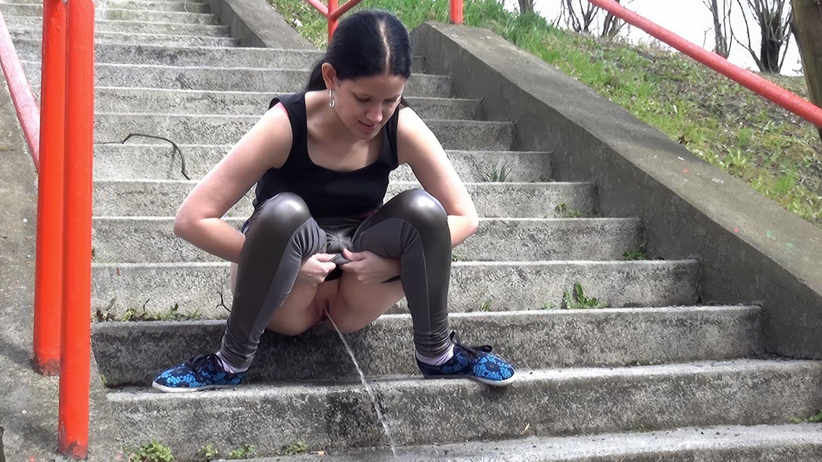 Got2pee Concrete Steps