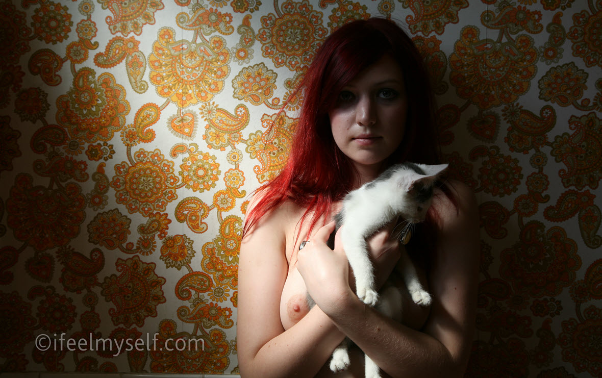 IFeelMyself one hot night by Pearline