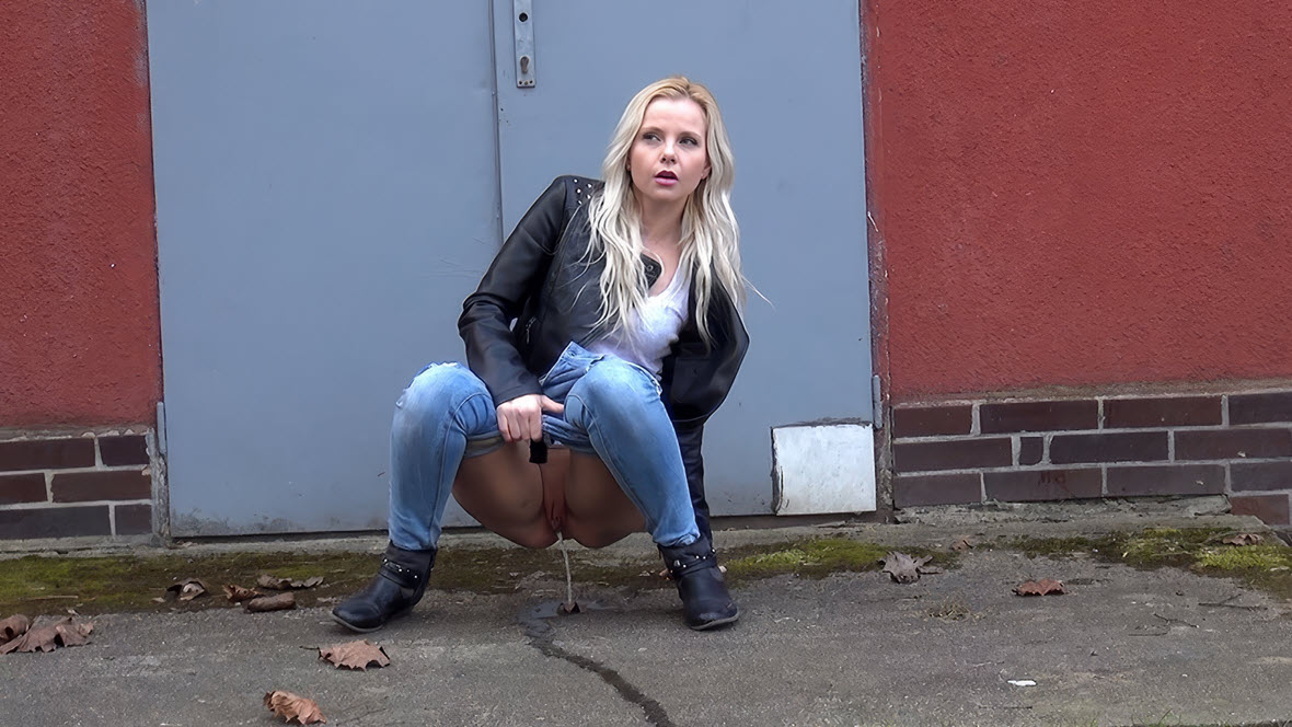 Got2pee  On The Lookout