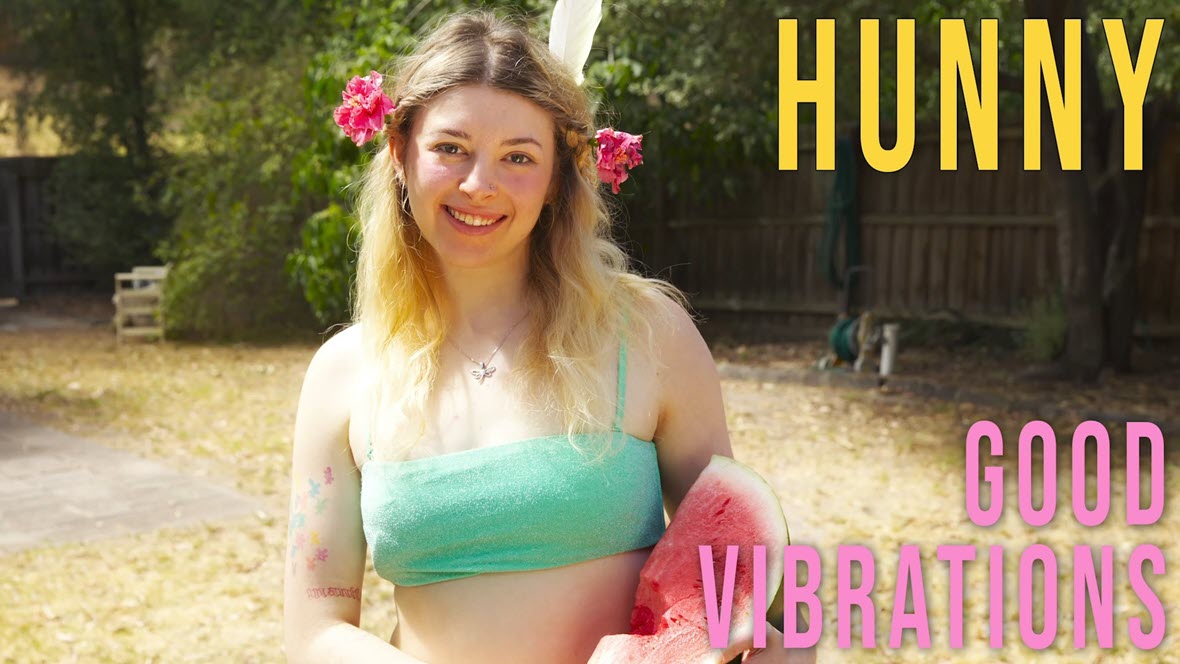 GirlsOutWest Hunny - Good Vibrations