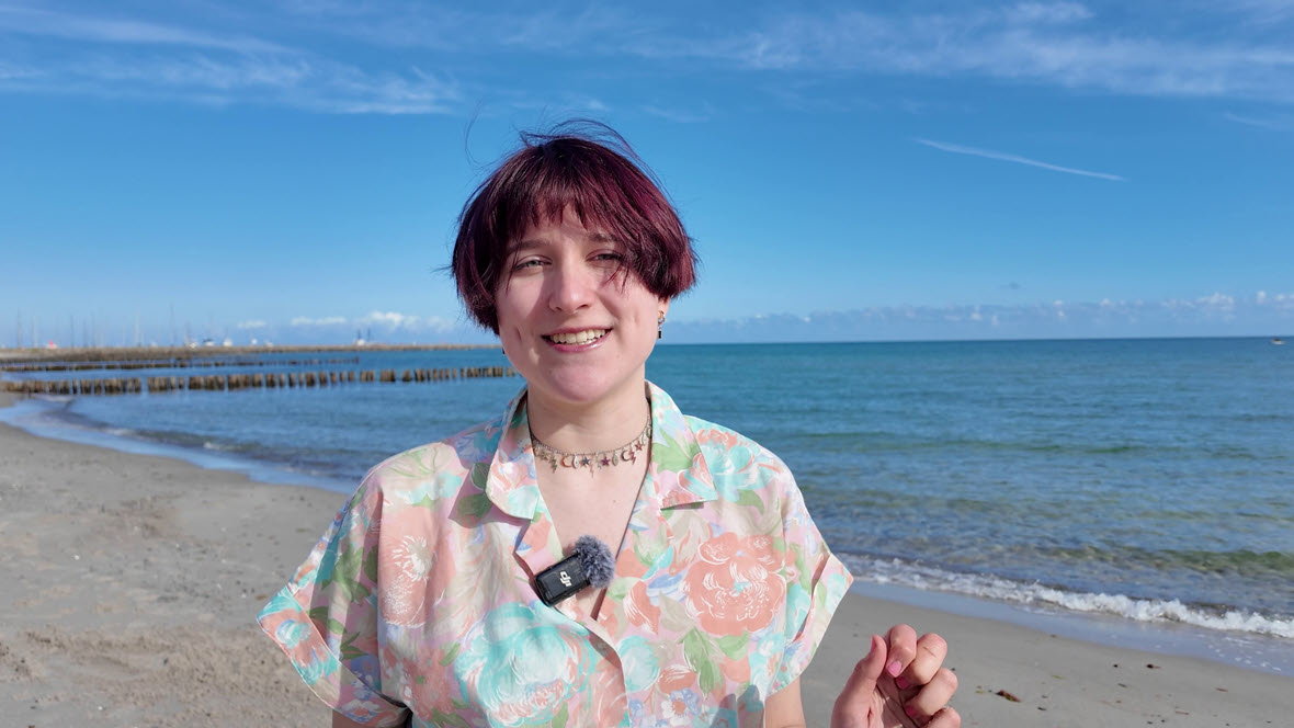 Ersties Sonya - By The Sea