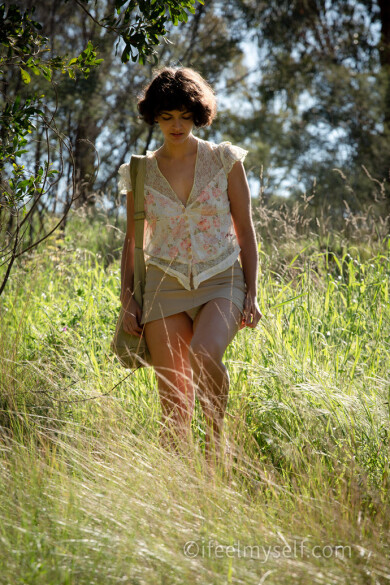 IFeelMyself bushella by Laura_N
